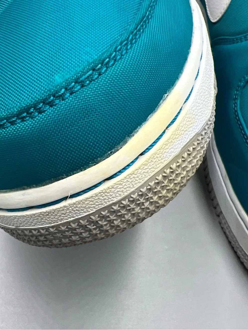 2012 Nike Air Force 1 Low Tropical Teal, White, Gray. Sz 11. 488298-310